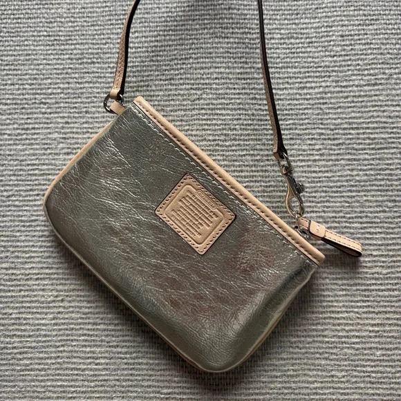 Coach Large Metro Gold Tote Bag and Wristlet Set - Picture 6 of 7